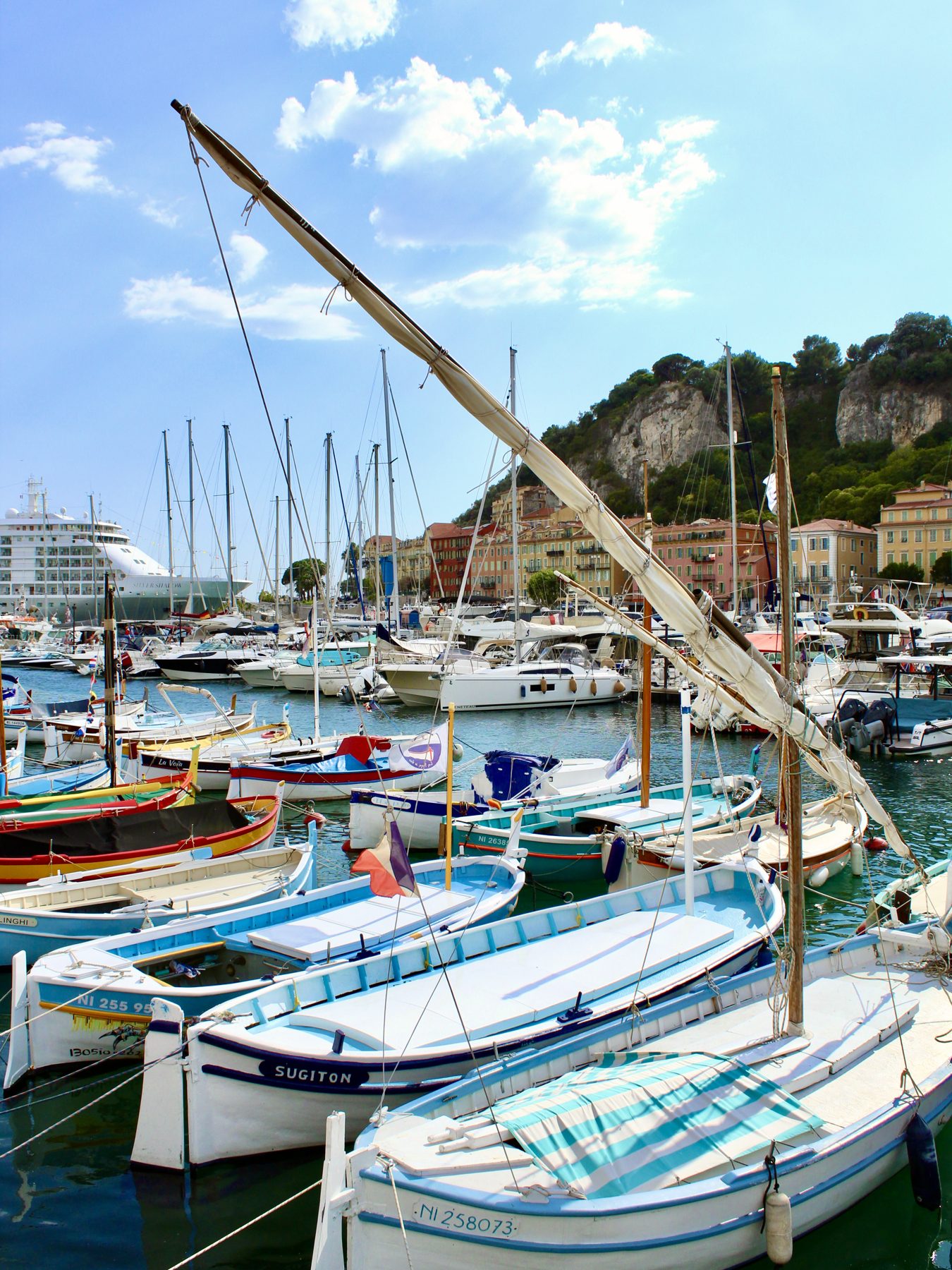 Les pointus colorés du Port de Nice